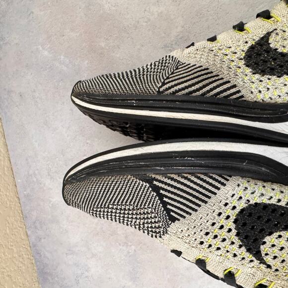 Nike Flyknit Racer 526628-011 Men's 9 Running Shoes Black White Volt Sneakers - Picture 13 of 16